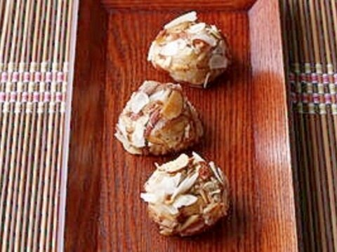 白玉団子のナッツまぶし
